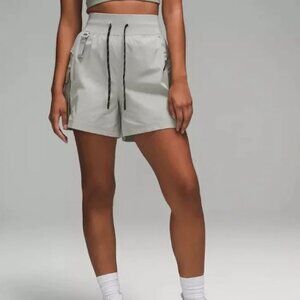 Lululemon Multi-Pocket Cargo High-Rise Hiking Shorts SZ 6